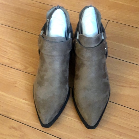 Pointed-toe Harness Booties - Picture 6 of 7